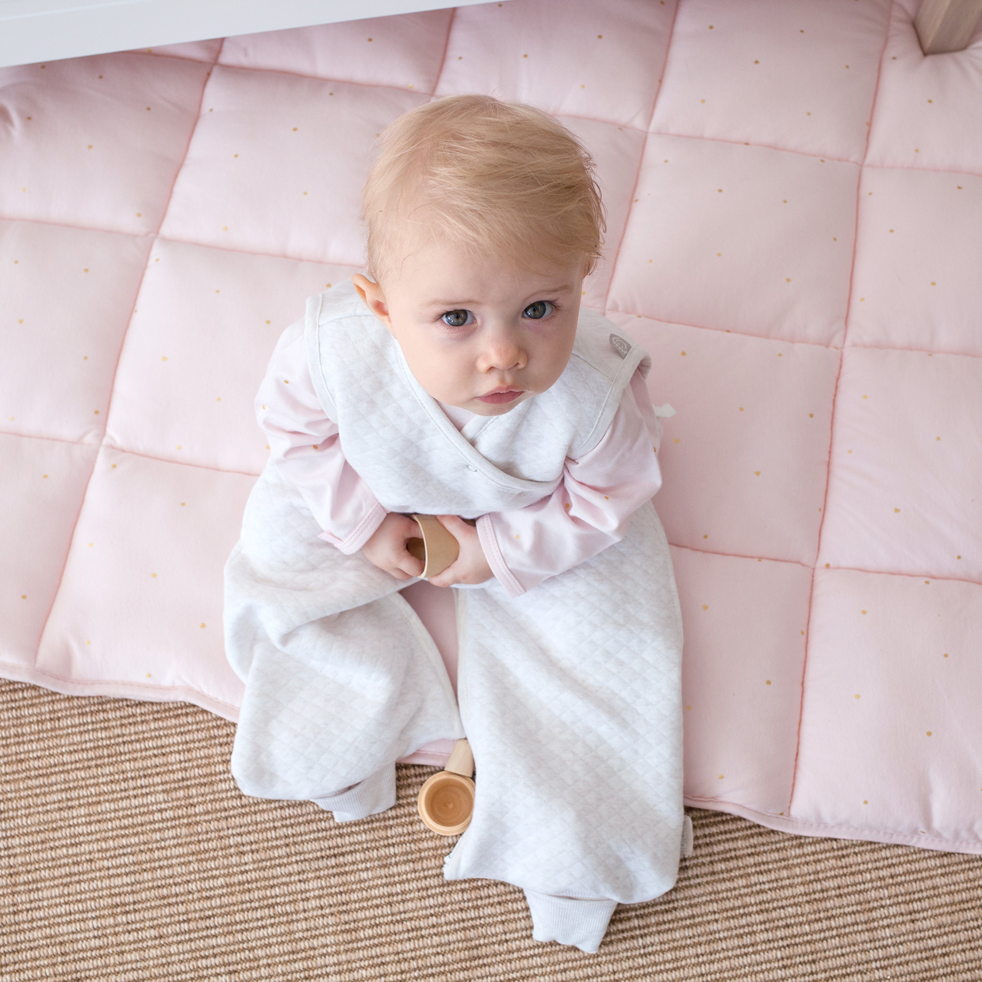Padded play mat Cushioned comfort 75x95cm PRETY Gold dots printOutlet